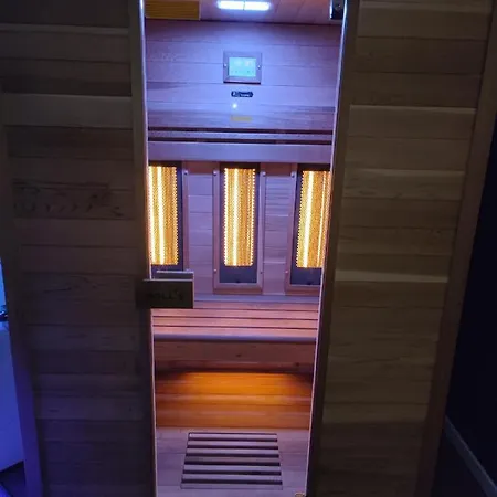 Story Avec Jacuzzi Et Sauna בקתה *