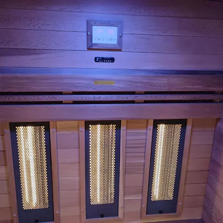 Story Avec Jacuzzi Et Sauna בקתה *